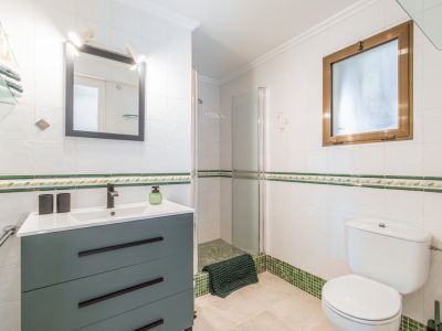 Badezimmer mit Dusche