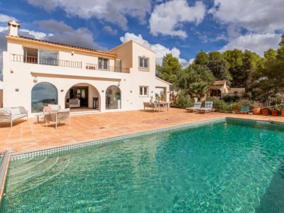 Pool und Terrasse