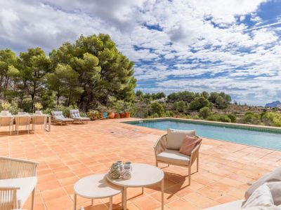 Terrasse mit Pool