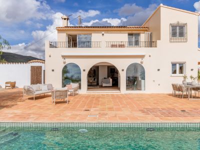 Terrasse und Swimmingpool