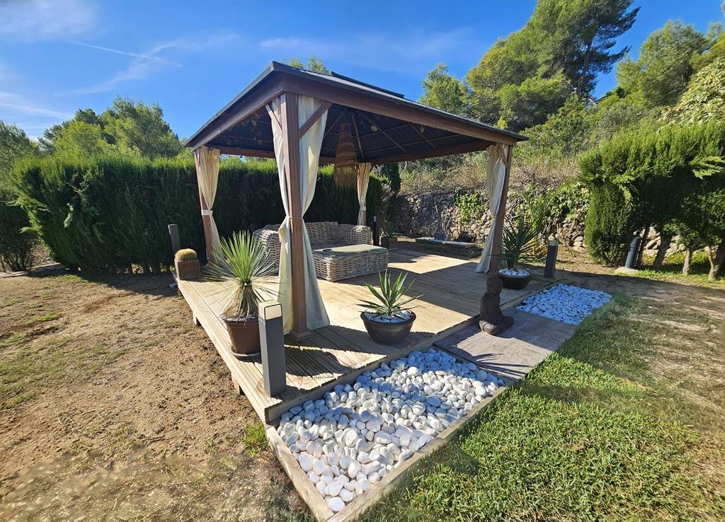 Pergola im Garten