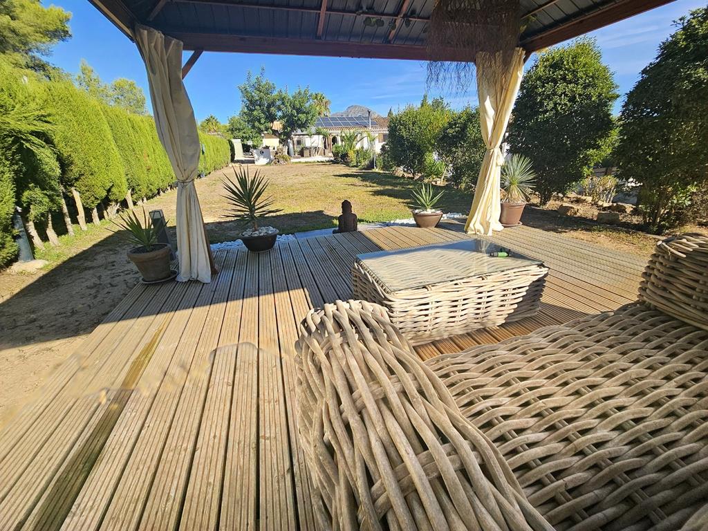 Pergola im Garten