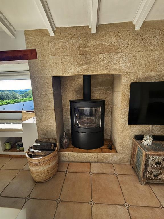 Wohnzimmer mit Kamin