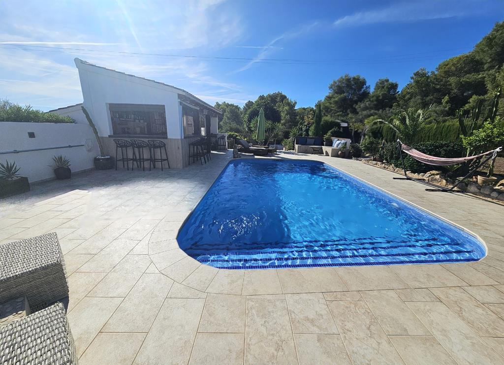 Pool und Terrasse