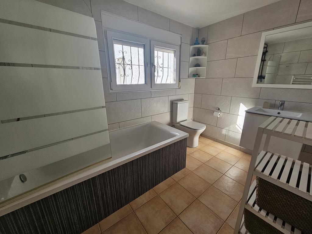 Badezimmer mit Badewanne
