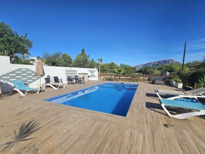 Pool und Terrasse