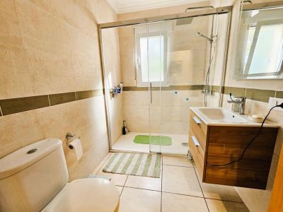 Badezimmer mit Dusche
