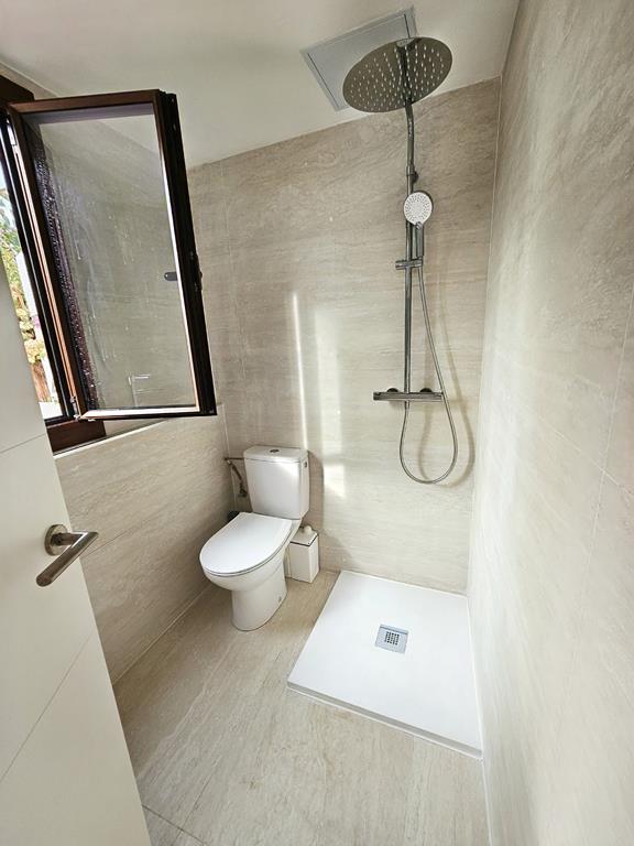 Badezimmer mit Dusche