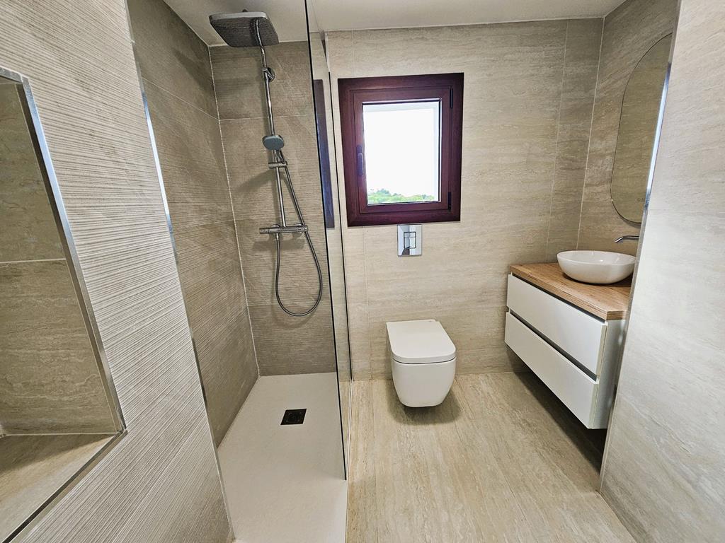 Badezimmer mit Dusche