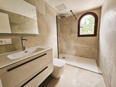 Badezimmer mit Dusche