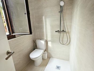 Badezimmer mit Dusche