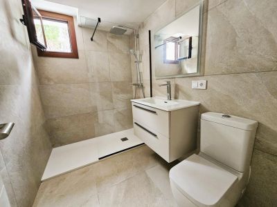 Badezimmer mit Dusche