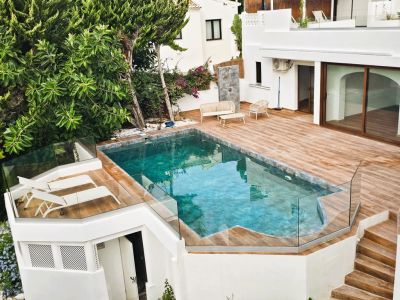 Pool und Terrasse