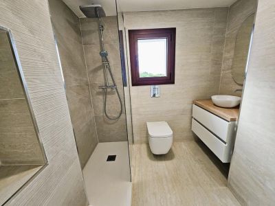 Badezimmer mit Dusche