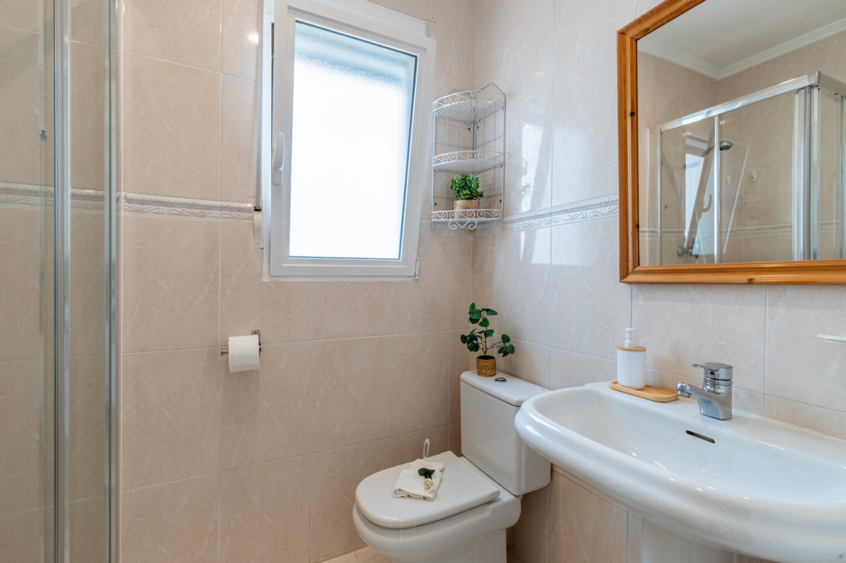 Badezimmer mit Dusche