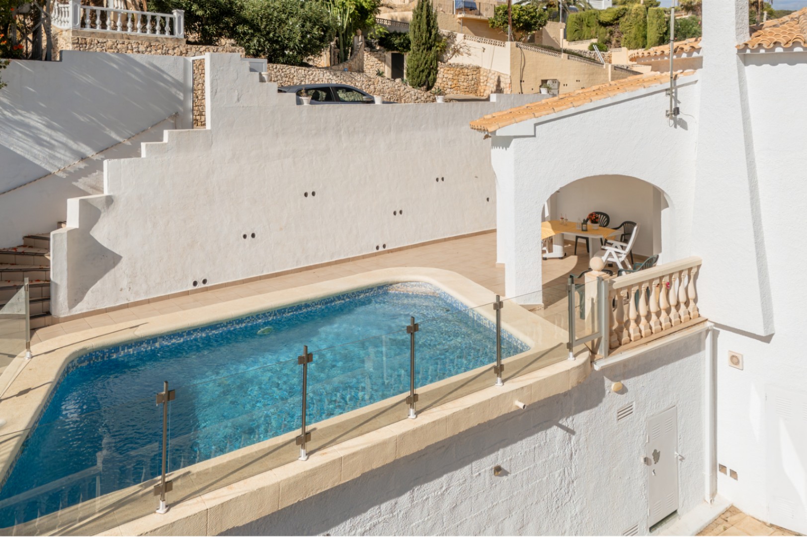 Pool und Terrasse