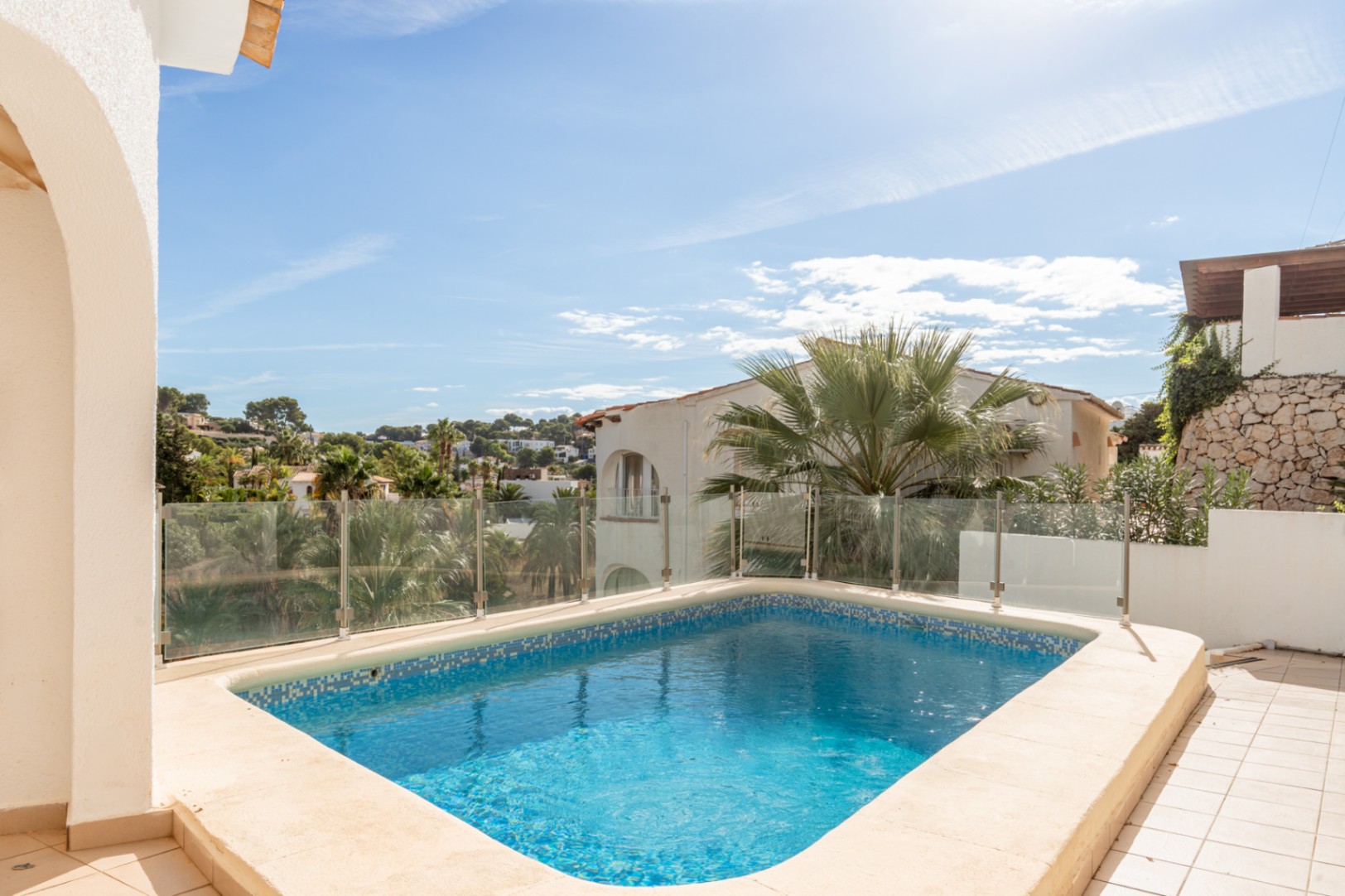 Pool und Terrasse