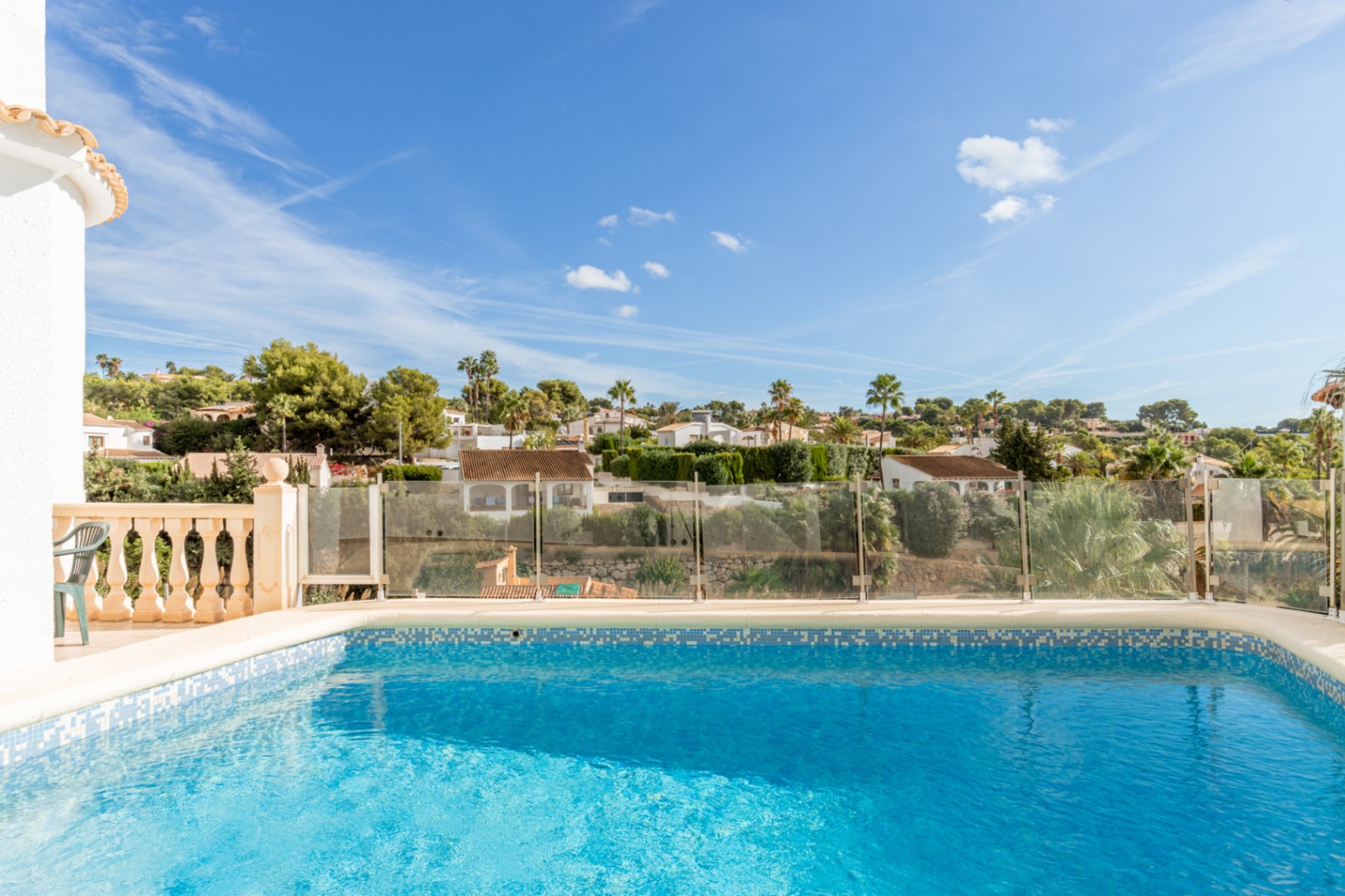 Swimmingpool mit Weitblick