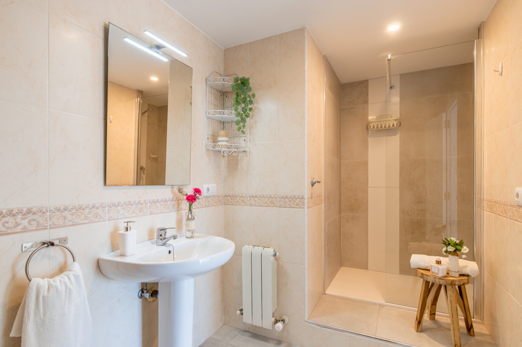 Badezimmer mit Dusche
