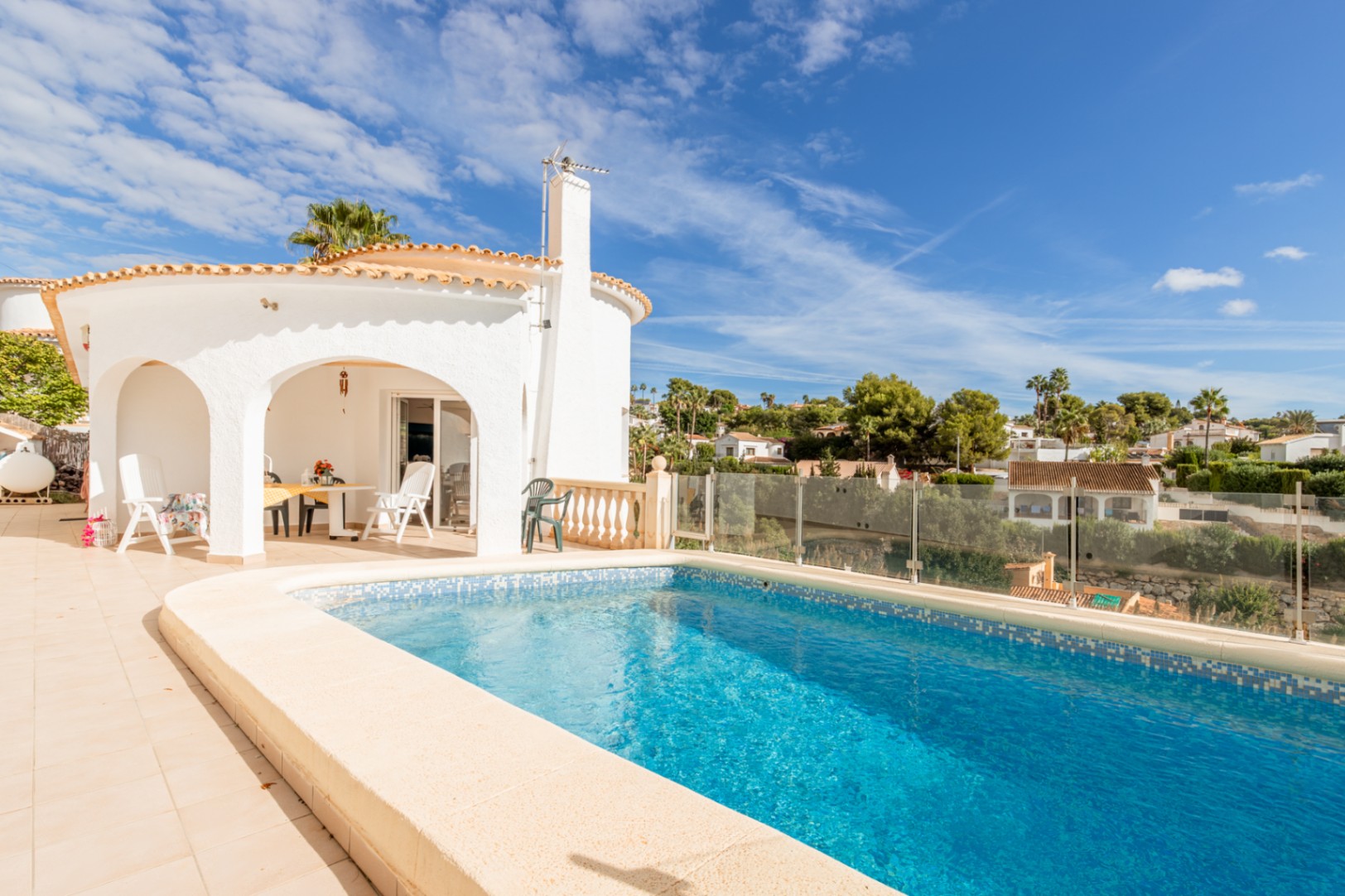 Pool und Terrasse