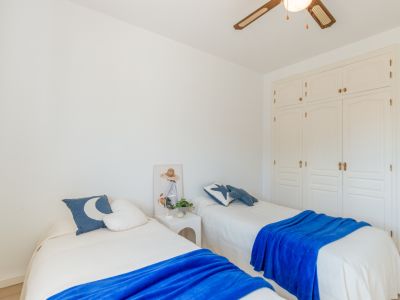 Schlafzimmer mit Einbauschränken