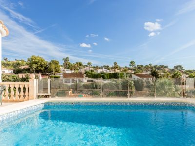 Swimmingpool mit Weitblick