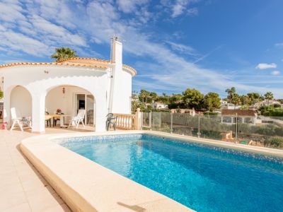 Pool und Terrasse