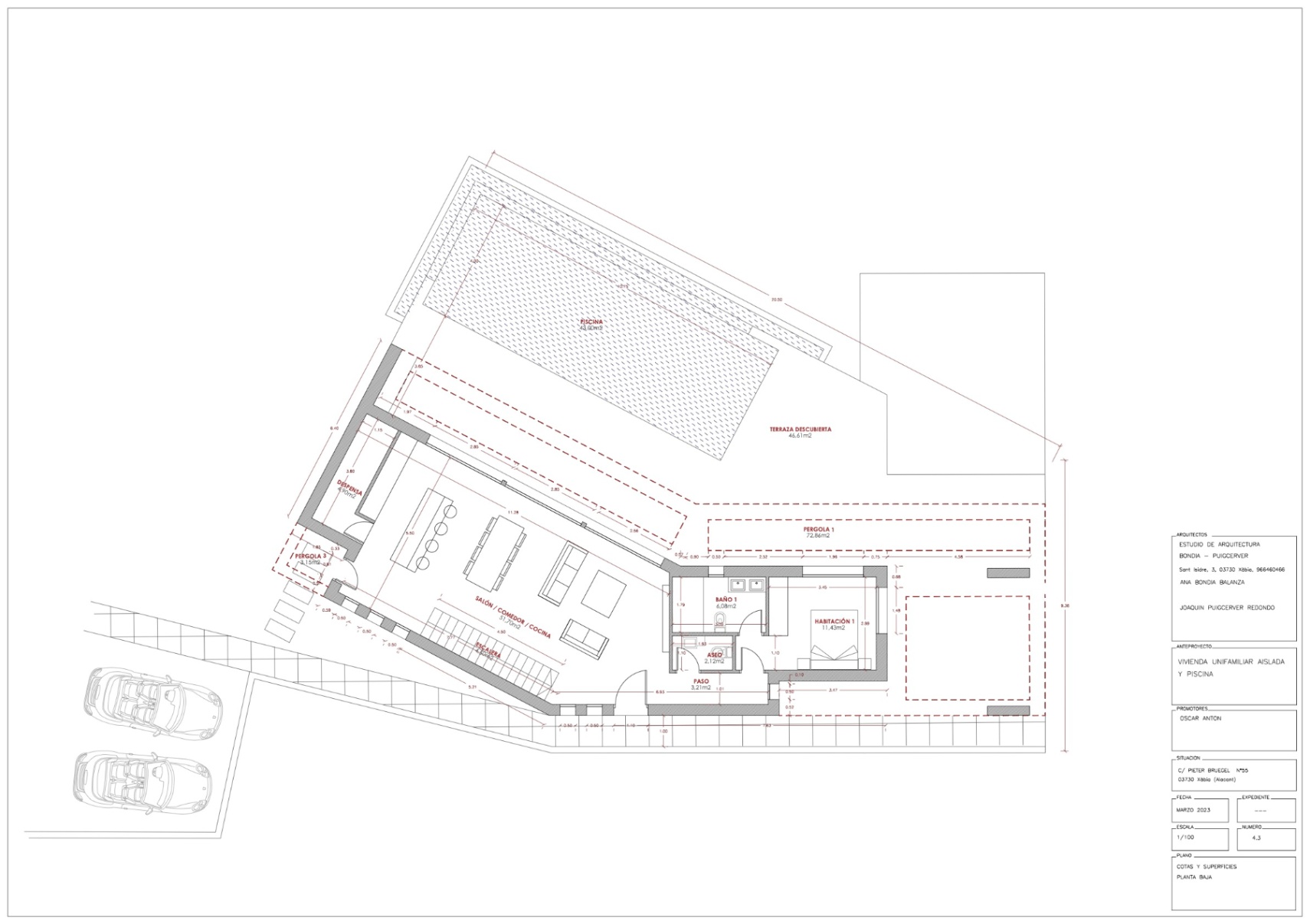 Detaillierter architektonischer Grundriss des Erdgeschosses mit offenem Wohn-Essbereich, einem Schlafzimmer, Swimmingpool und großzügigen Terrassenflächen.