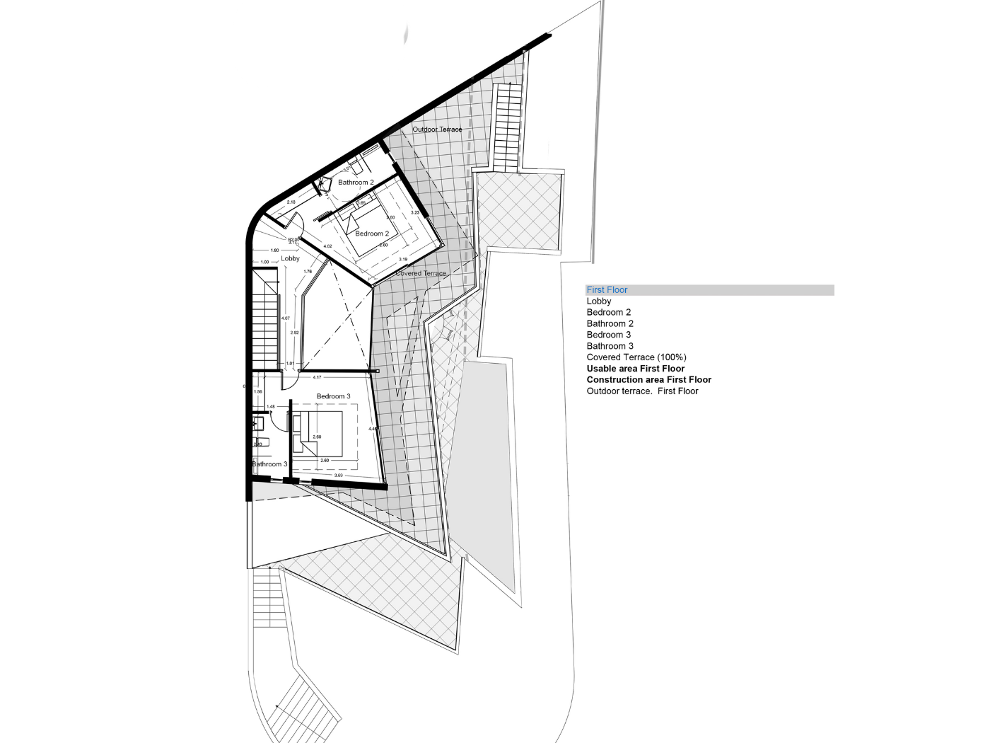 Detaillierter architektonischer Grundriss des ersten Obergeschosses mit zwei Schlafzimmern en suite, Lobby sowie großen überdachten und freien Terrassenflächen.