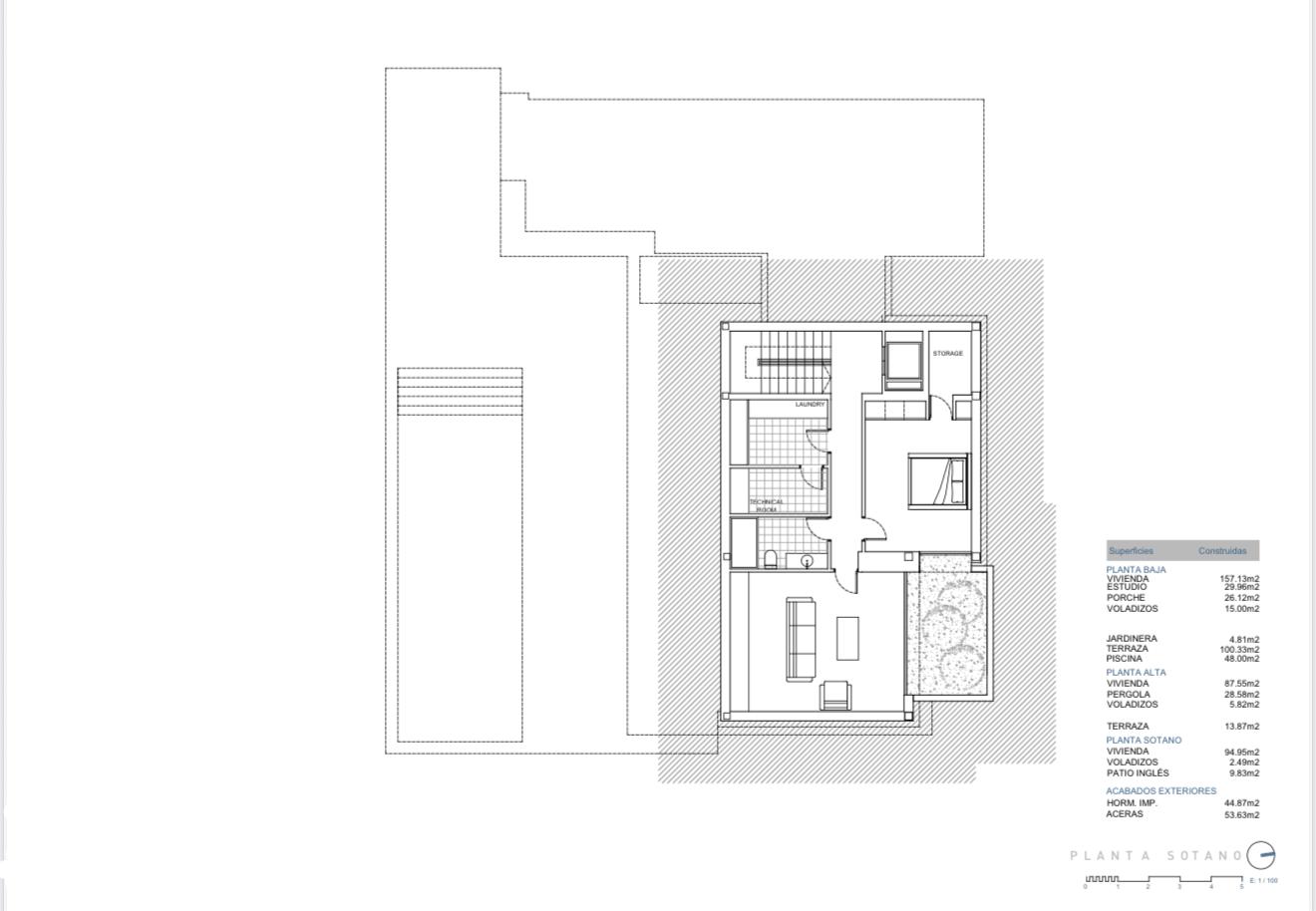 Detaillierter architektonischer Grundriss des Untergeschosses mit Waschküche, Technikraum, Abstellraum, Wohnbereich und einem englischen Gartenhof für Tageslicht.