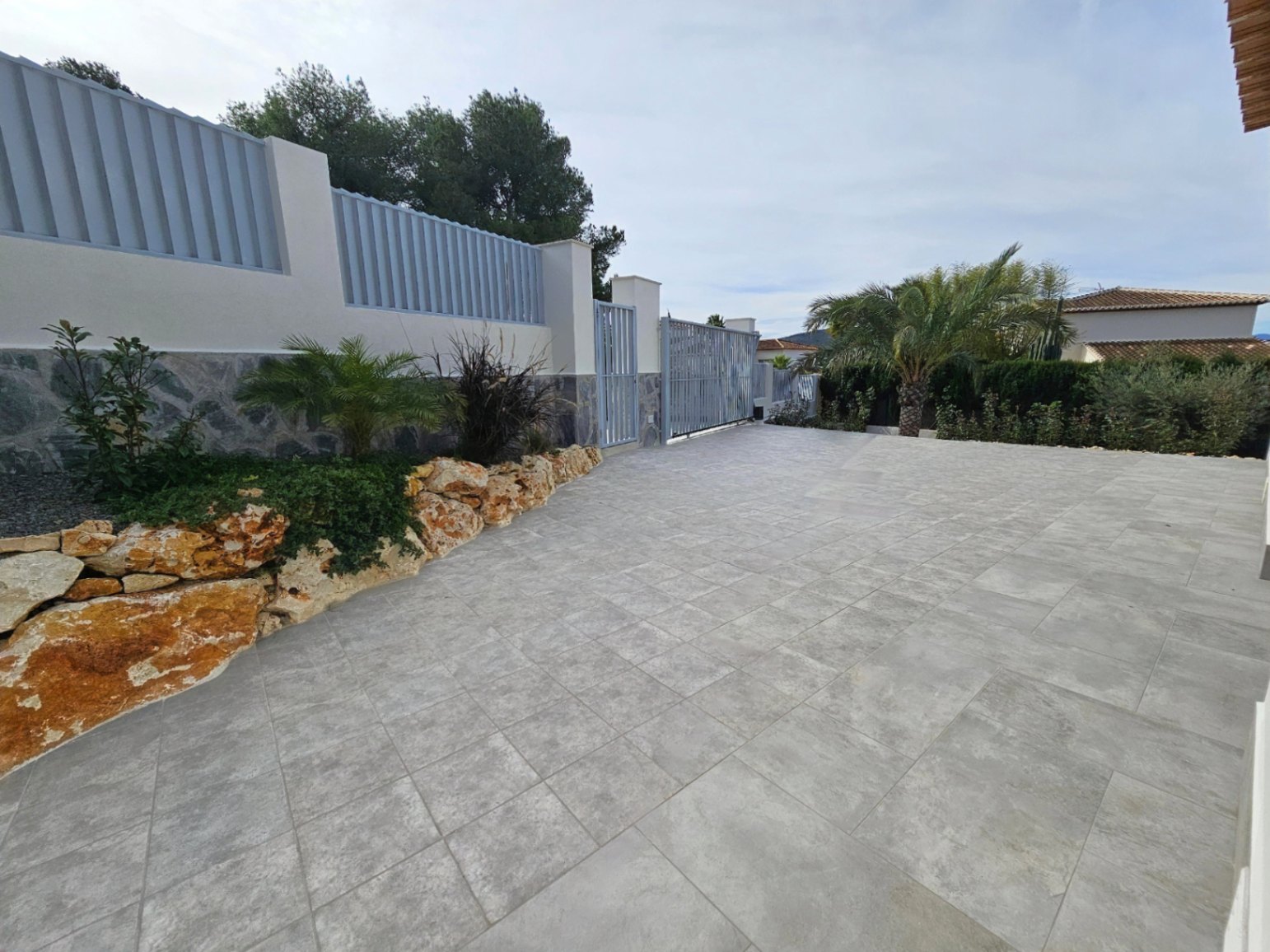 Zeitgenössische Villa in Jávea mit Blick auf den Montgó