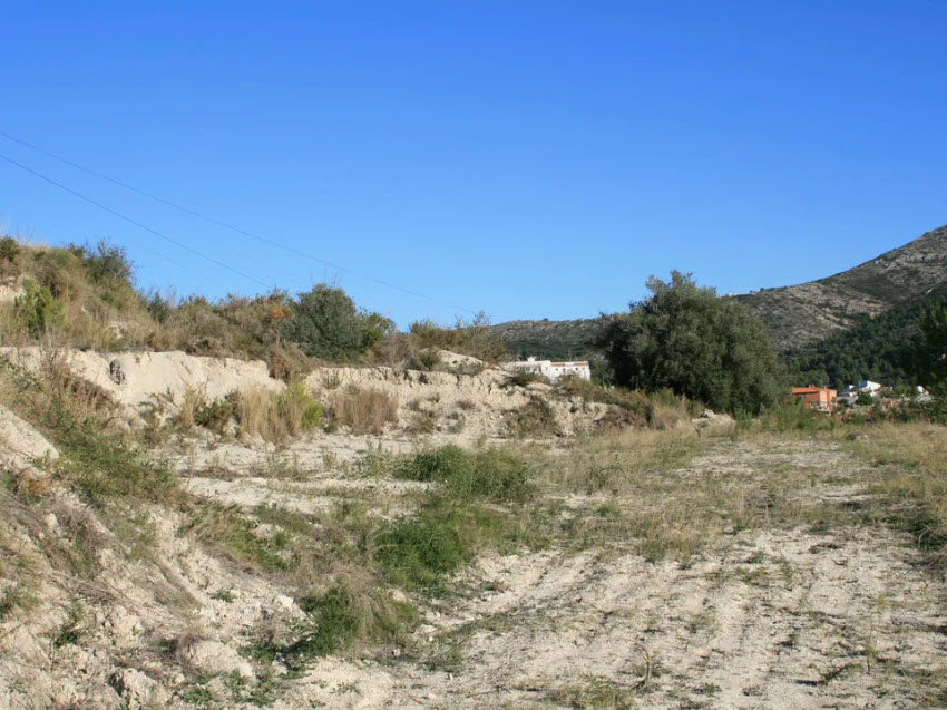 Ländliches Grundstück von 11.600 m2 mit Meerblick in Benitachell