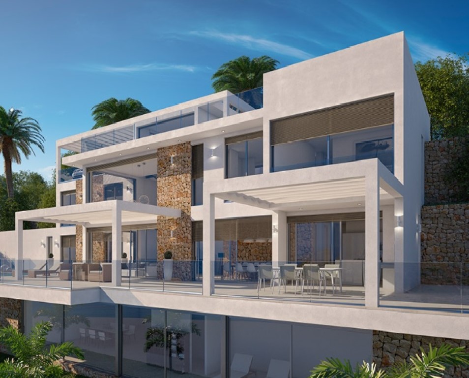 Dreistöckige moderne Villa mit Natursteinakzenten, weißen Pergolen und Glasgeländern auf weitläufigen Terrassen, die durch große Fensterfronten fließende Übergänge schaffen.