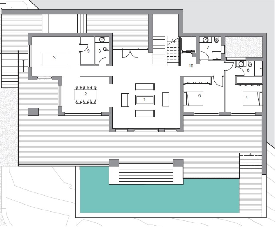 Technischer Grundriss der Hauptebene mit Darstellung von Wohnzimmer, Küche, zwei En-Suite-Schlafzimmern und einer großen Terrasse mit Poolanlage.