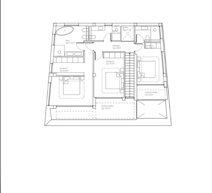 Detaillierter Grundriss des Obergeschosses mit drei Schlafzimmern, einer Master-Suite mit Bad, Aufzugszugang und großzügigen, offenen Terrassenflächen.