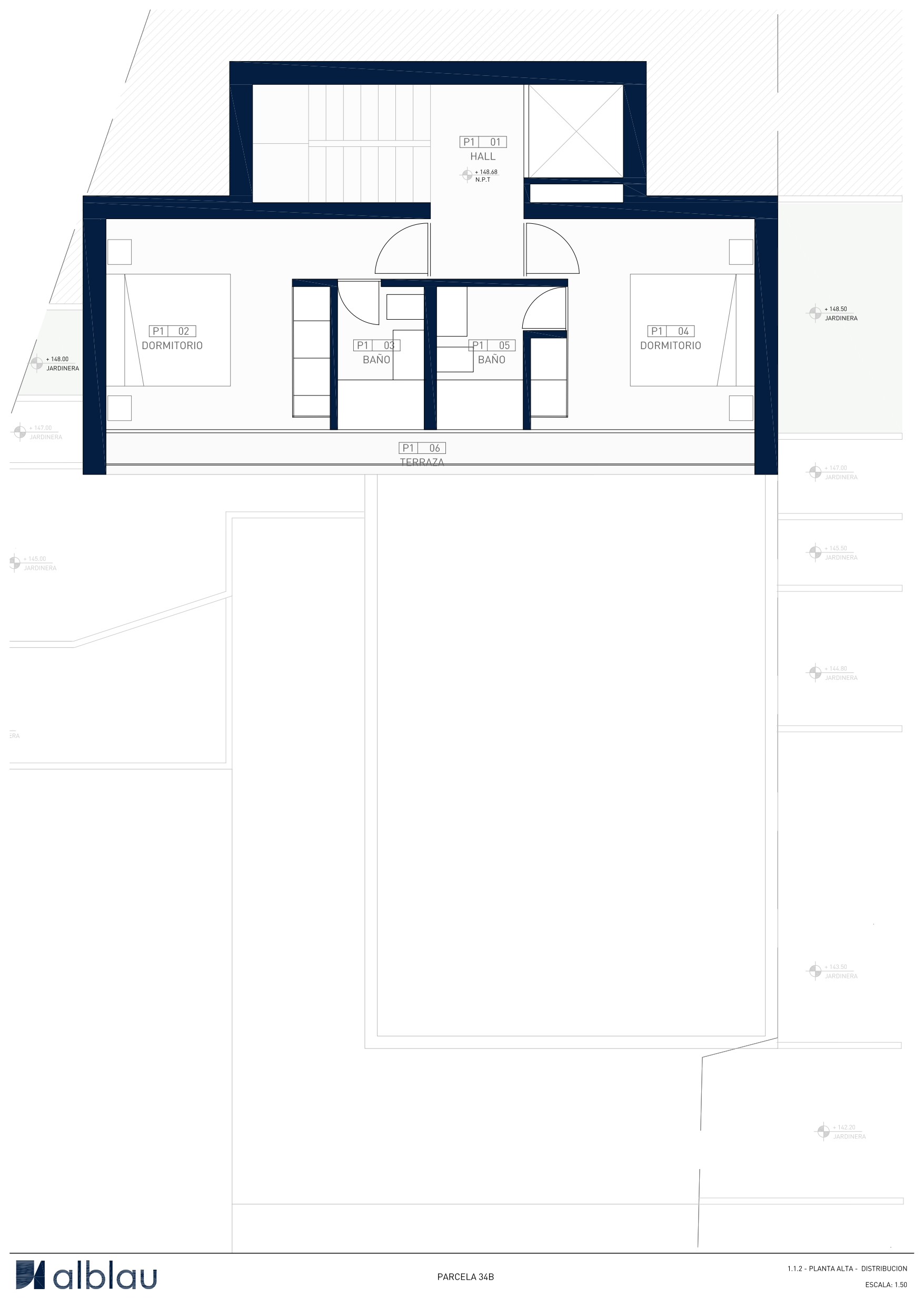 Detaillierter Grundriss des Obergeschosses mit zwei Schlafzimmern, En-Suite-Bädern, zentraler Halle mit Aufzugsschacht und einer großen Terrasse.