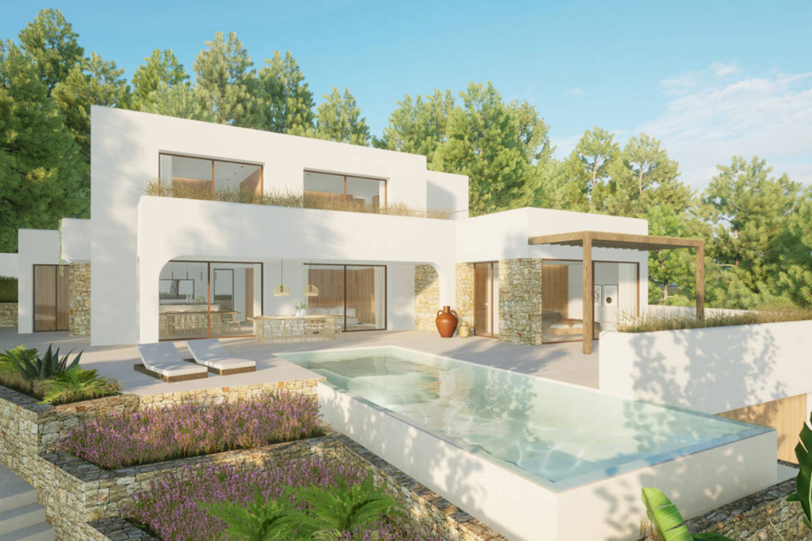 Außenansicht der Villa mit rechteckigem Pool, Terrasse mit Liegestühlen und Garten mit Steinmauern.