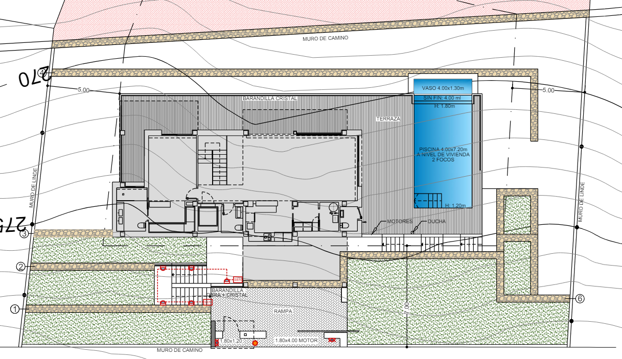 Technischer Grundriss des Hauptgeschosses mit Darstellung der Innenraumaufteilung, der großen Terrasse und des 4x7,20 m großen Infinity-Pools.