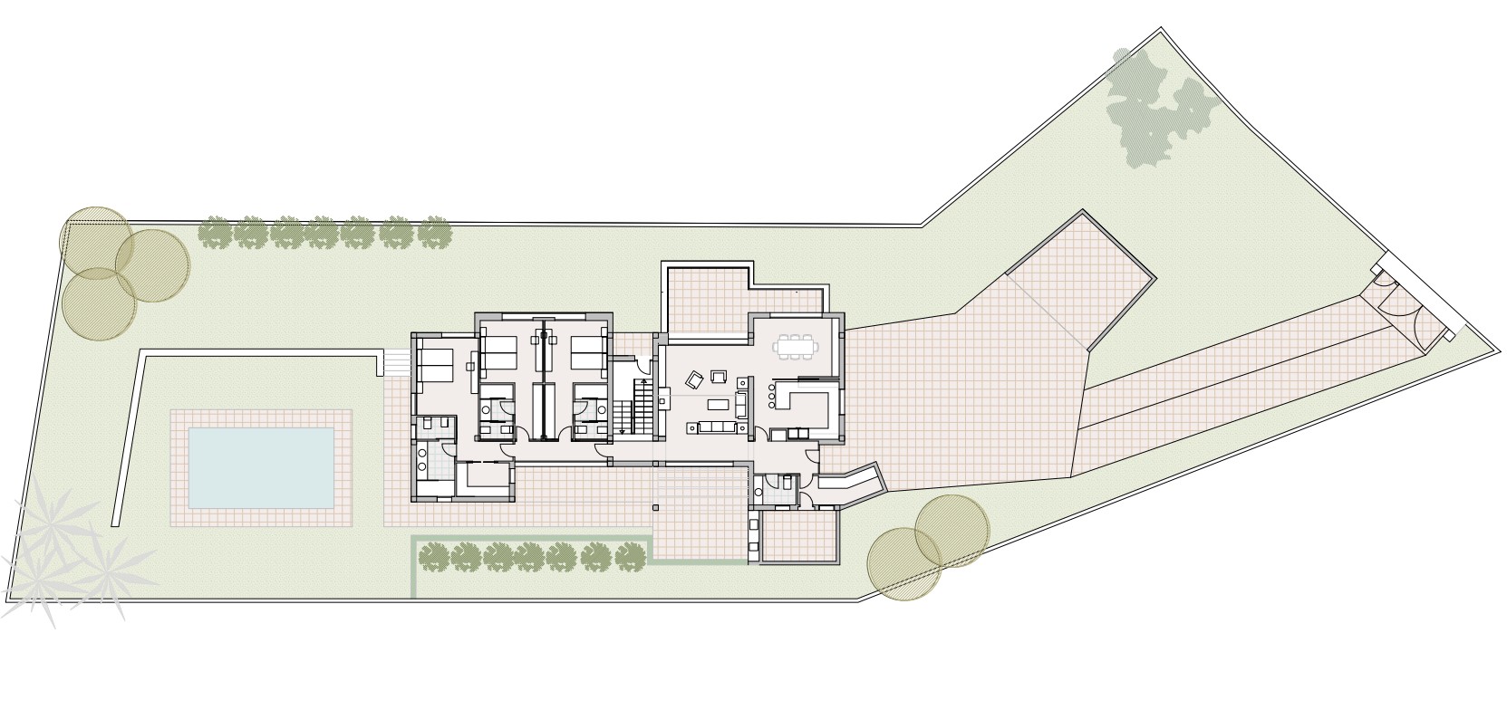 Detaillierter Grundriss des Erdgeschosses und des Grundstücks mit Darstellung der drei Schlafzimmer mit Bad en Suite, des Wohnbereichs, des Pools und der Einfahrt.