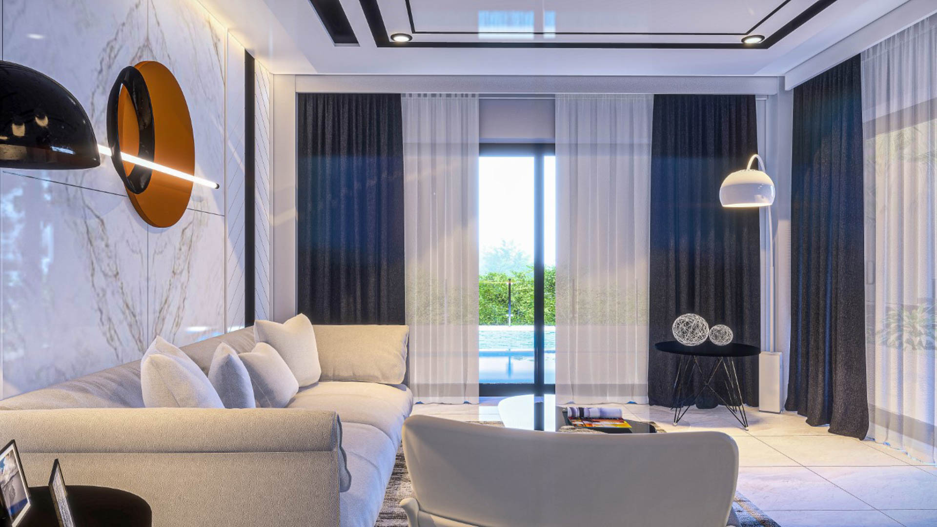 Modernes Wohnzimmer mit hellen Sofas, einer Wandverkleidung in Marmoroptik und bodentiefen Glastüren, die einen direkten Blick auf den Pool und Garten ermöglichen.