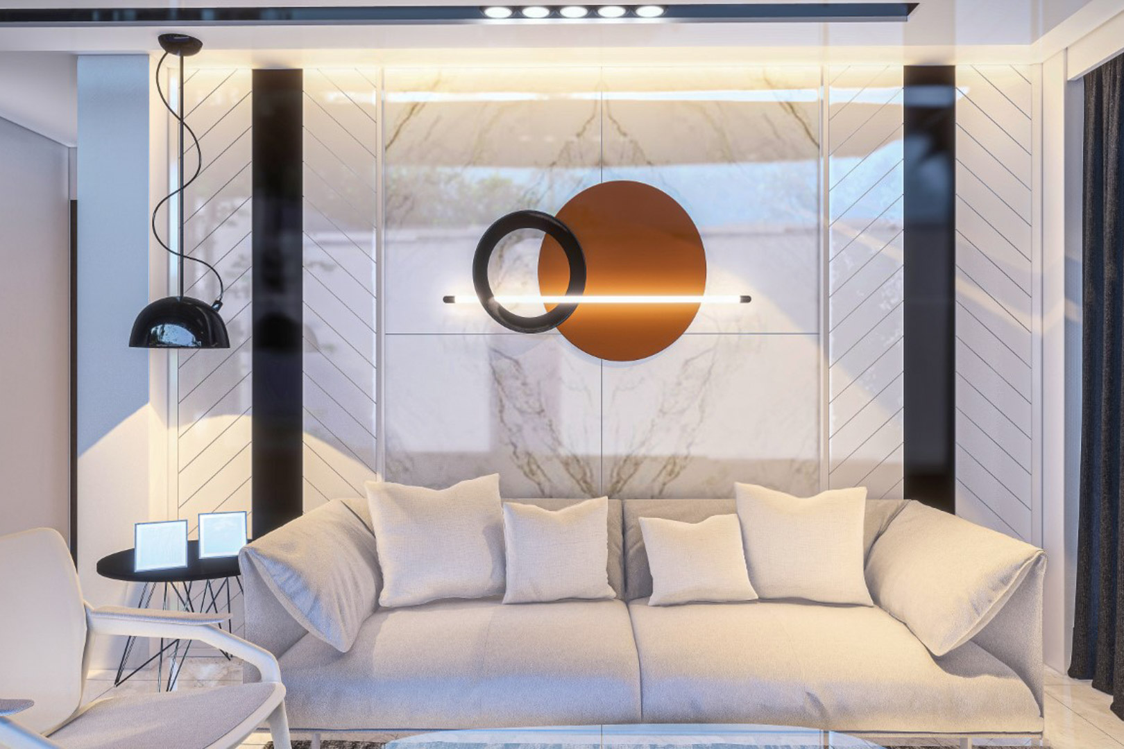 Wohnbereich mit neutralem Sofa vor einer Marmor-Effekt-Wand mit geometrischen Paneelen. Eine moderne kreisförmige Wandleuchte und Einbaustrahler setzen Akzente.