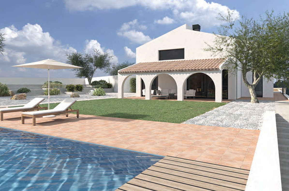 Außenansicht des Pools und der Terrakotta-Sonnenterrasse mit Blick auf die traditionelle Bogenveranda und den mediterranen Garten.