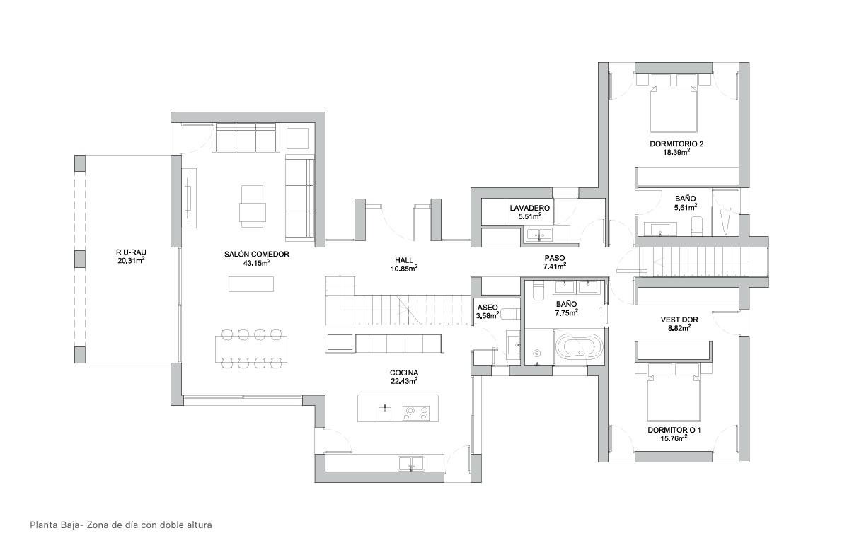 Detaillierter Grundriss des Erdgeschosses mit Darstellung von Wohn-Essbereich, Küche mit Insel, zwei Schlafzimmern mit Bad en Suite und der Riu-Rau-Veranda.