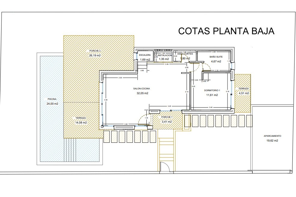 Detaillierter Grundriss des Erdgeschosses mit offenem Wohn- und Essbereich, Schlafzimmer mit En-Suite-Bad, Gäste-WC, großzügigen Terrassen und privatem Pool.