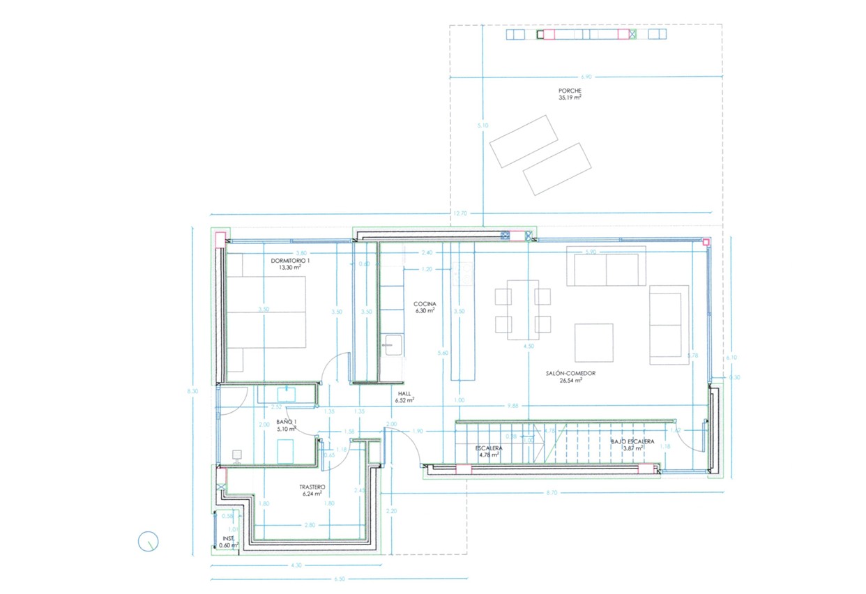 Detaillierter Grundriss des Erdgeschosses mit einem 26 m² großen Wohn-Essbereich, offener Küche, Schlafzimmer mit En-Suite-Bad und einer 35 m² großen Terrasse.