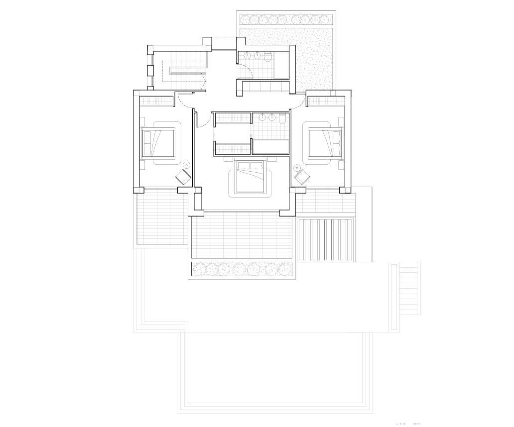Detaillierter technischer Grundriss des Obergeschosses mit drei Schlafzimmern, zwei Badezimmern und privaten Terrassen mit Meerblick.