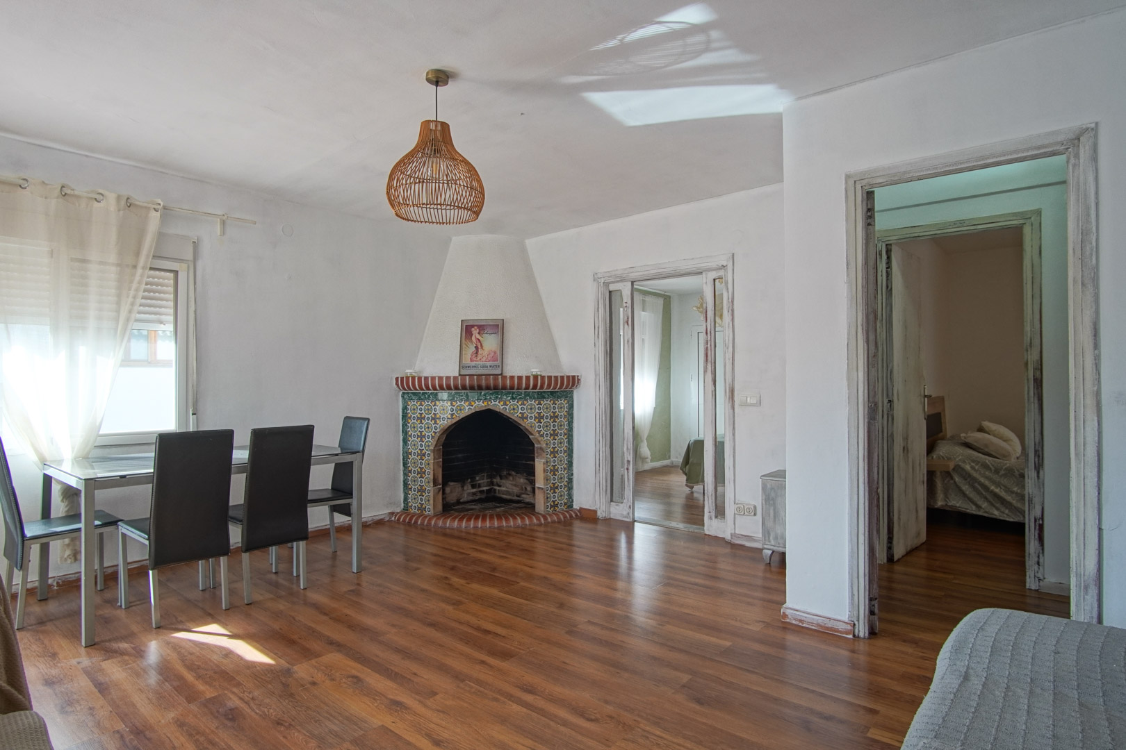 Wohn- und Esszimmer mit Kamin