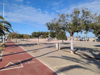 Radweg und Promenade