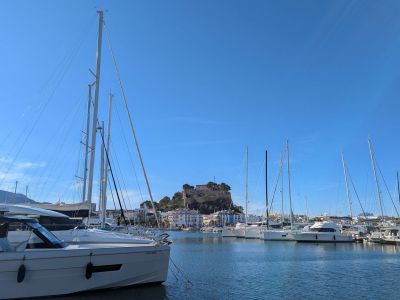 Yachthafen und Burg von Denia