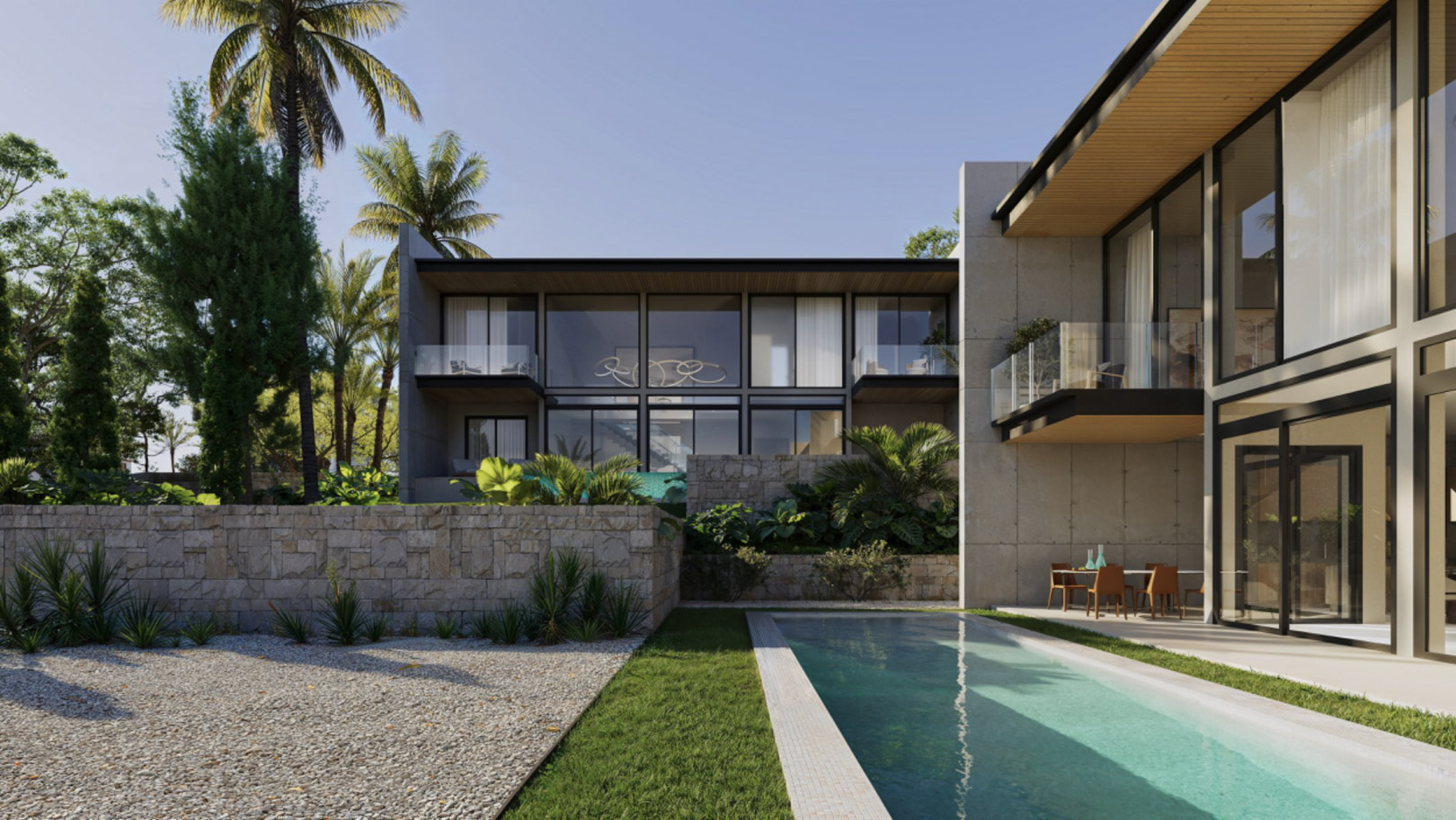 Moderne Villa mit bodentiefen Glasfronten, rechteckigem Pool und Natursteinmauern in einer mediterranen Gartenanlage mit Palmen und Kiesflächen.